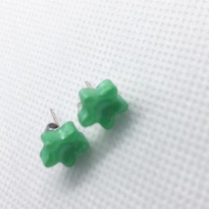 Emerald star earrings